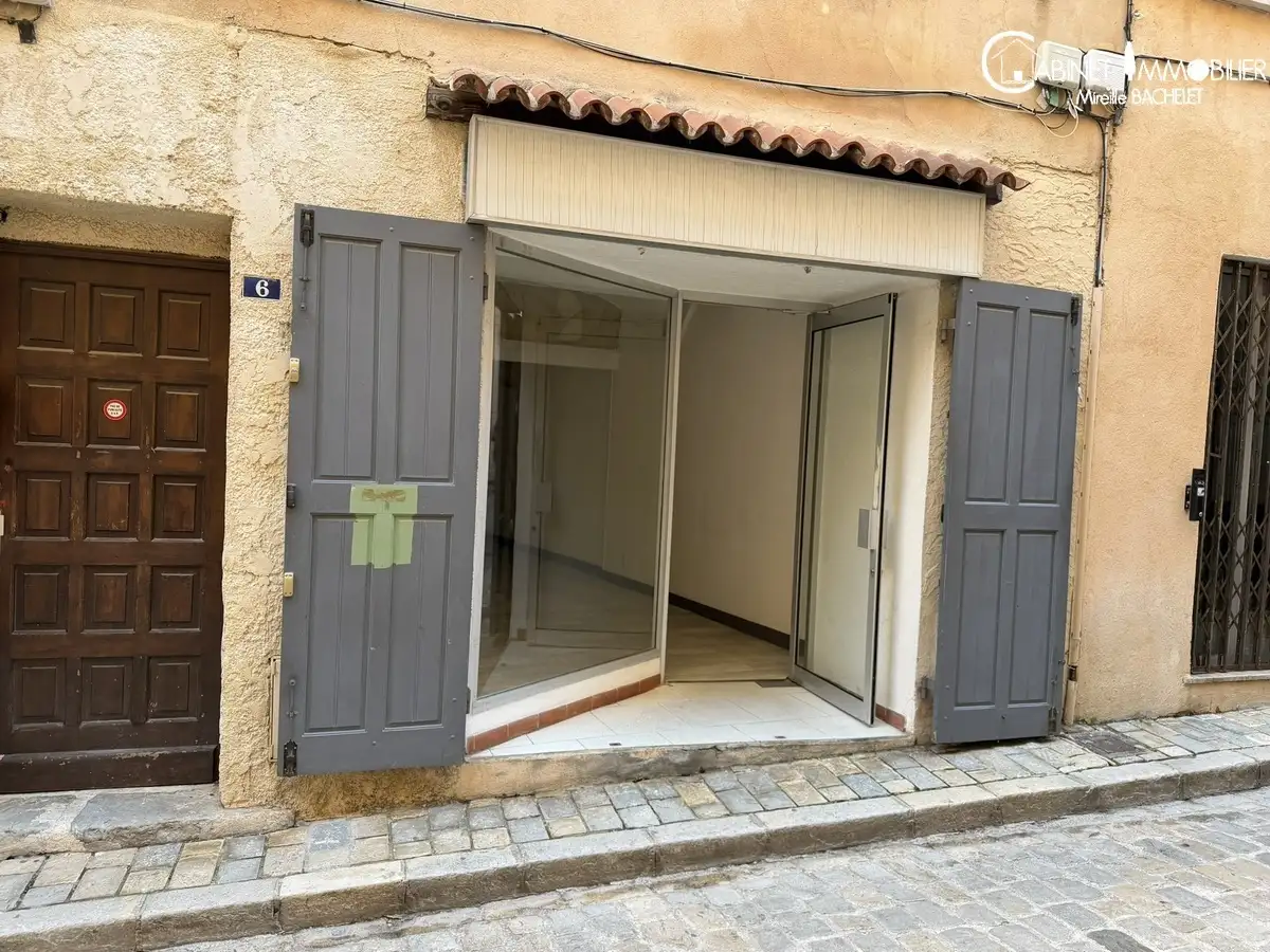 772