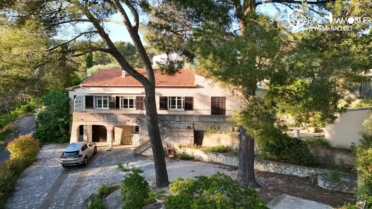 Maison-Villa - CEYRESTE