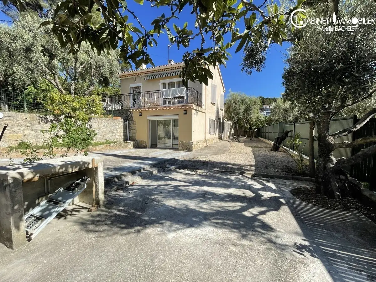 Maison-Villa - CEYRESTE
