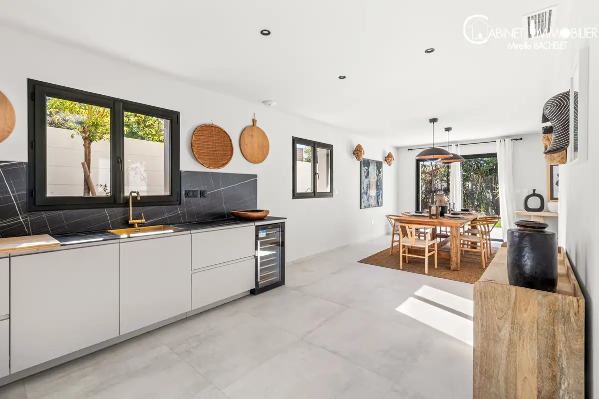 Maison-Villa - CEYRESTE