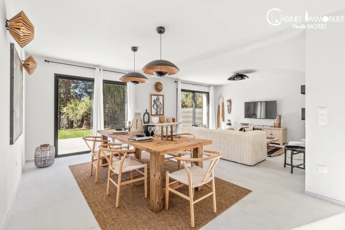 Maison-Villa - CEYRESTE