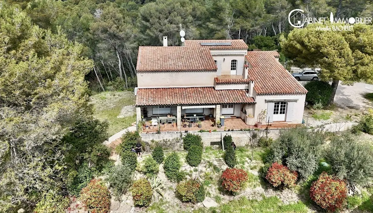 Maison-Villa - CEYRESTE