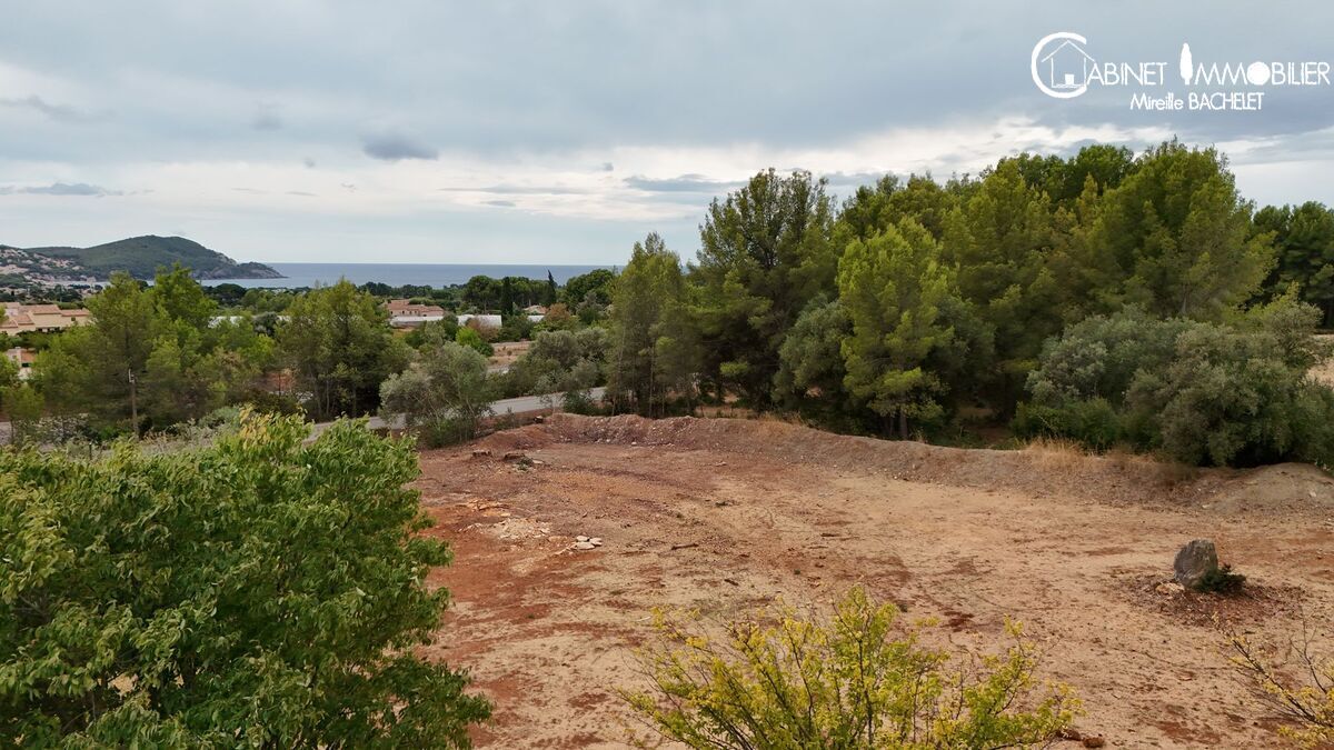 Terrain 2000 m² · à Saint-Cyr-sur-Mer · 480 000 €